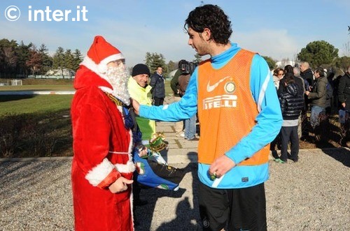 I, in my infinite generosity, will let you caption this one as my gift to you. Buon Natale!