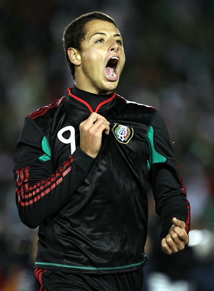 Se empieza a hacer costumbre ver gol de Chicharito