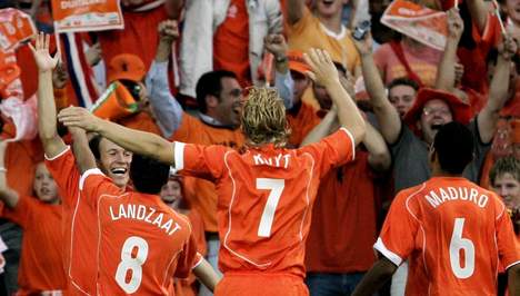 robben celebrates