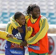 Steven Pienaar getting a hug from Macbeth Sibaya