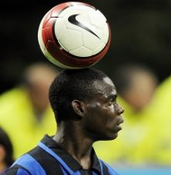 mario-balotelli-ball-on-head.jpg