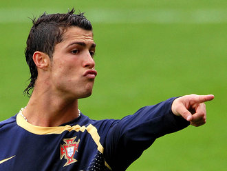 Cristiano-Ronaldo-Portugal-Euro-2008-Training_921770