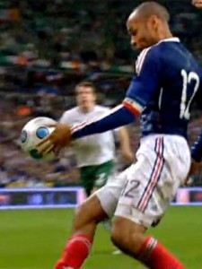 thierry-henry-handball