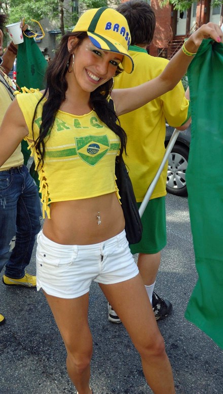 brazilian-girl_world-cup-2010_10-440x775